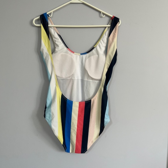 One piece swimsuit - Picture 2 of 4